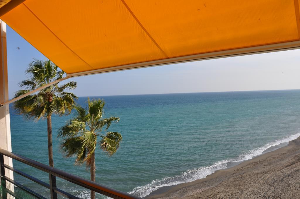 Studio Sea View Terrace توريمولينوس المظهر الخارجي الصورة