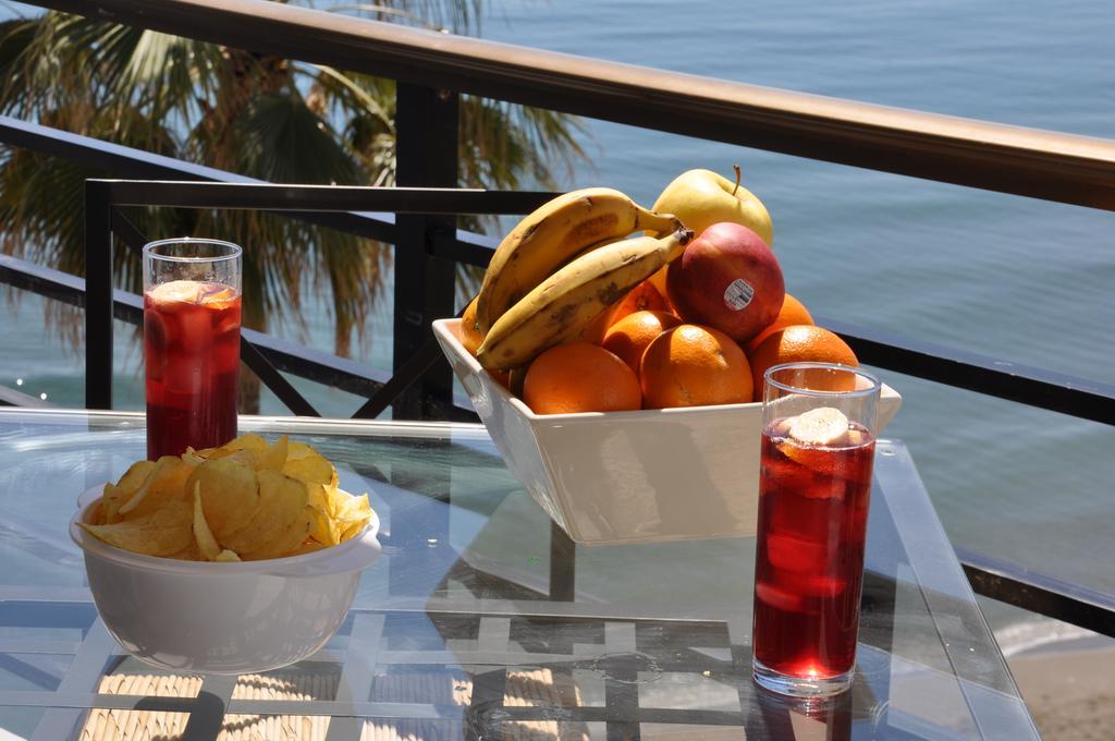 Studio Sea View Terrace توريمولينوس المظهر الخارجي الصورة