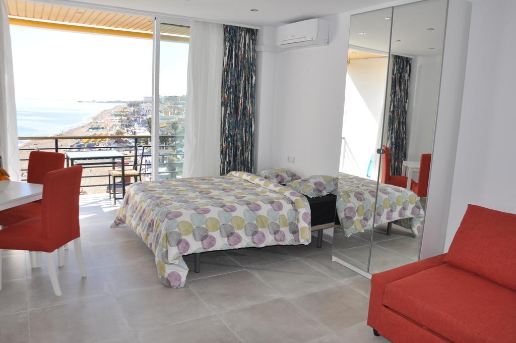 Studio Sea View Terrace توريمولينوس المظهر الخارجي الصورة