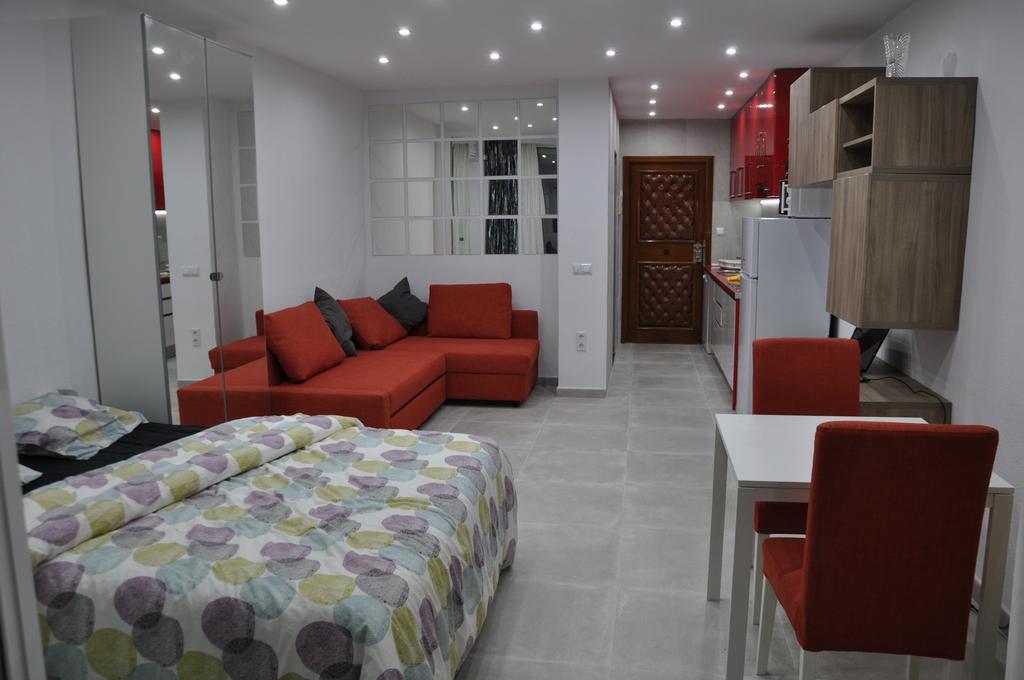 Studio Sea View Terrace توريمولينوس المظهر الخارجي الصورة