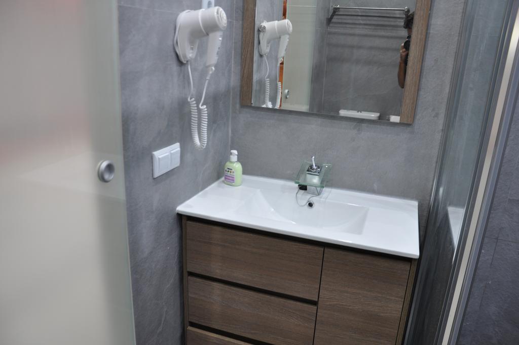 Studio Sea View Terrace توريمولينوس المظهر الخارجي الصورة