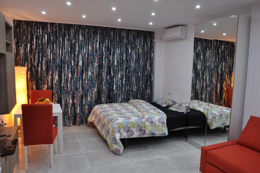 Studio Sea View Terrace توريمولينوس المظهر الخارجي الصورة